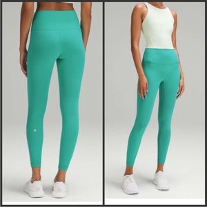 Lightly worn Lu Lu lemon wunder train leggings 😊 shoot me an offer ♥️